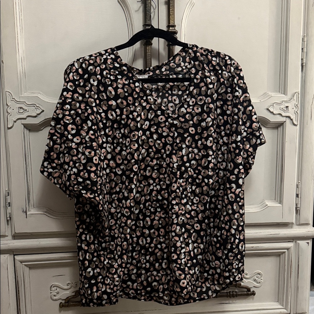 JODIFL Black and Pink Leopard Print Blouse